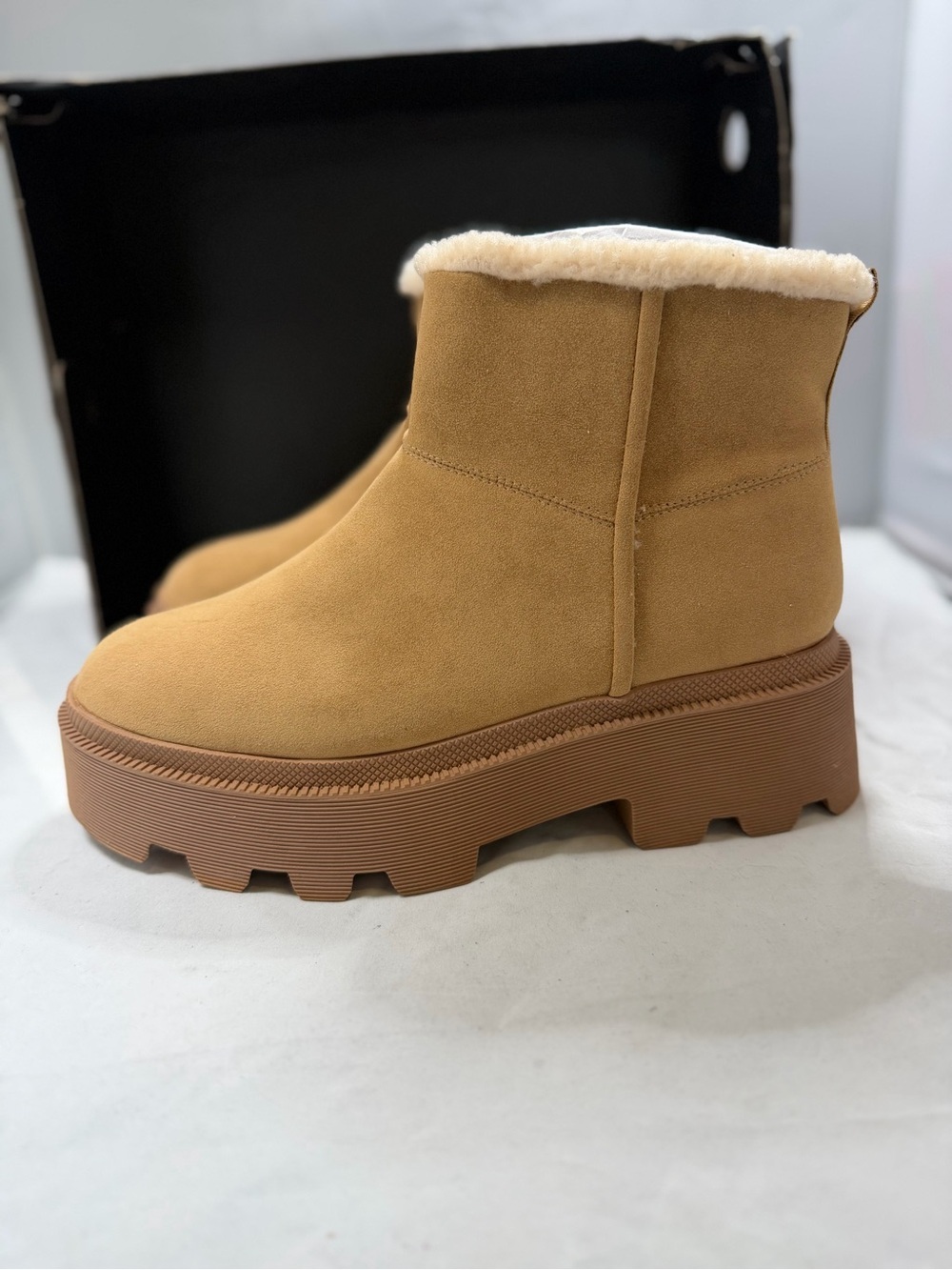 SM New York Fortnee Platform Boots Taupe Shearling Size 8.5 NIB